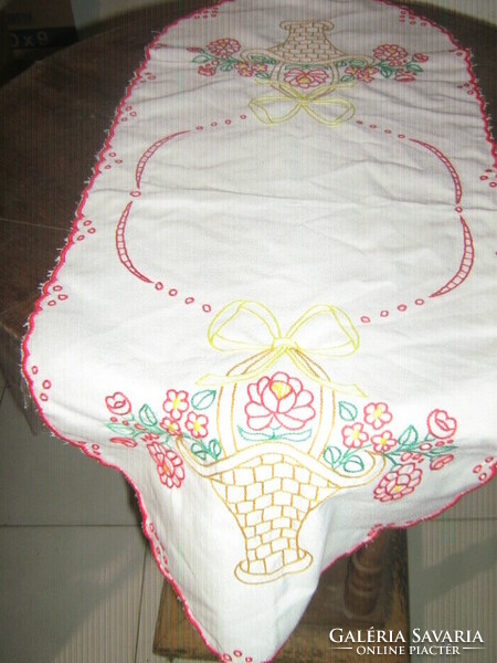 Beautiful flower basket hand-embroidered rounded sling edge tablecloth runner
