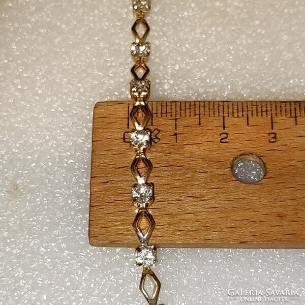 Szép fém karkötő kristályokkal 19cm