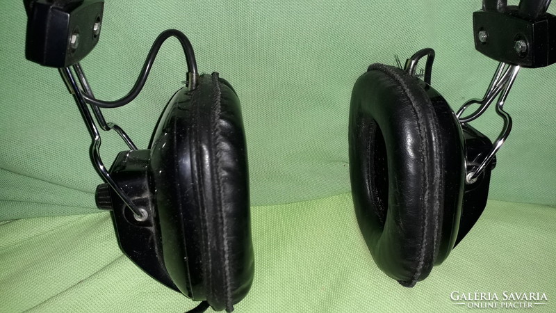Retro Japanese hosiden dh-16 dynamic studio headphones with box as shown in the pictures