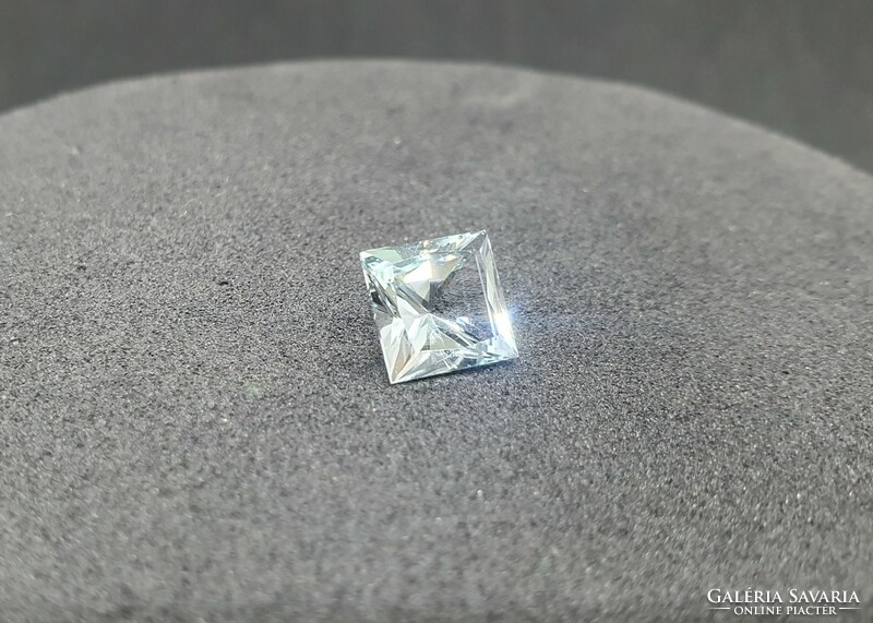 Princess cut aquamarine 2.39 Carats. With certification.