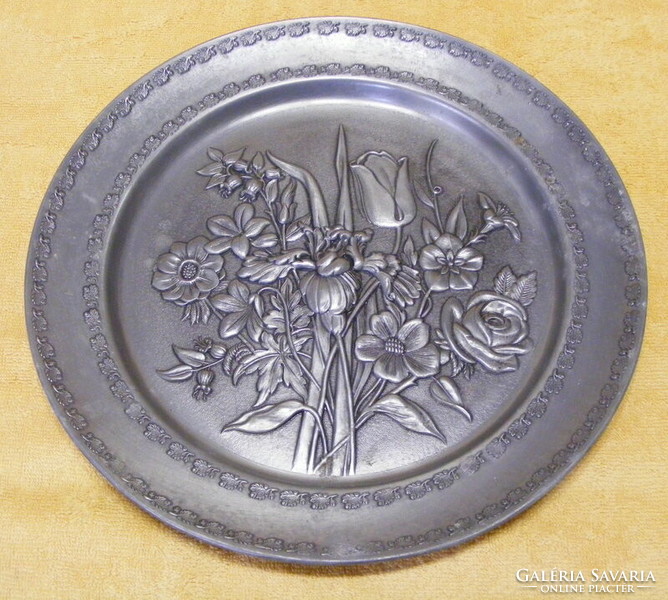 Tin floral wall plate
