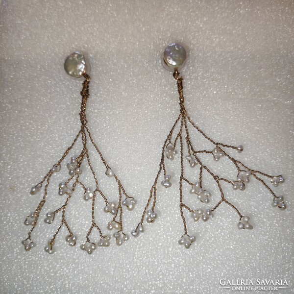 Cultured pearl wire earrings can be shaped