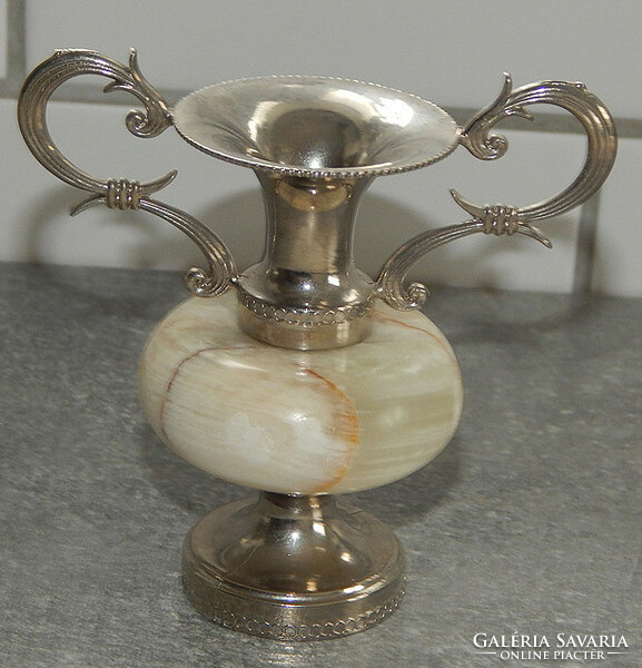 Onyx vase ornament