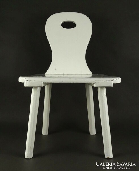 1Q772 Antik kisméretű faragott fehérre festett szék gyerekszék