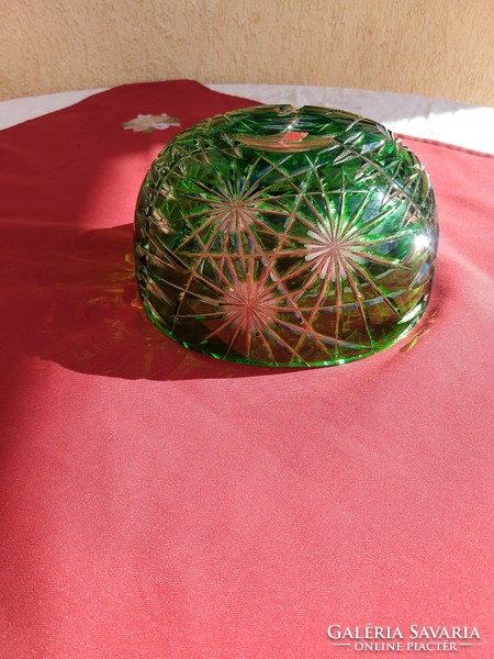 Sötét zöld színű,Cseh ólomkristály kínáló,,Hibátlan,,21x10 cm,,2,kg,,