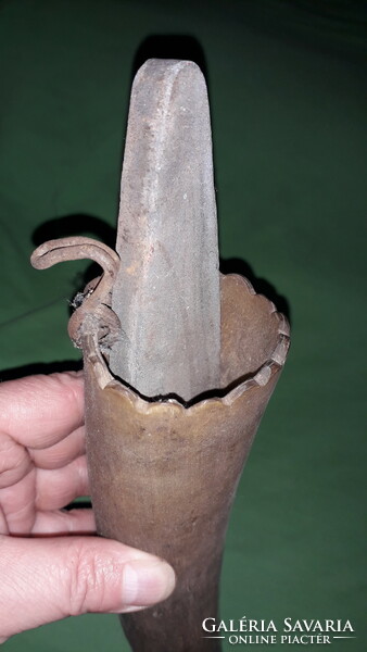 Antique hired tool accessory scythe stone, grinding stone holder horn, tulse can be hung on the waist as shown in the pictures