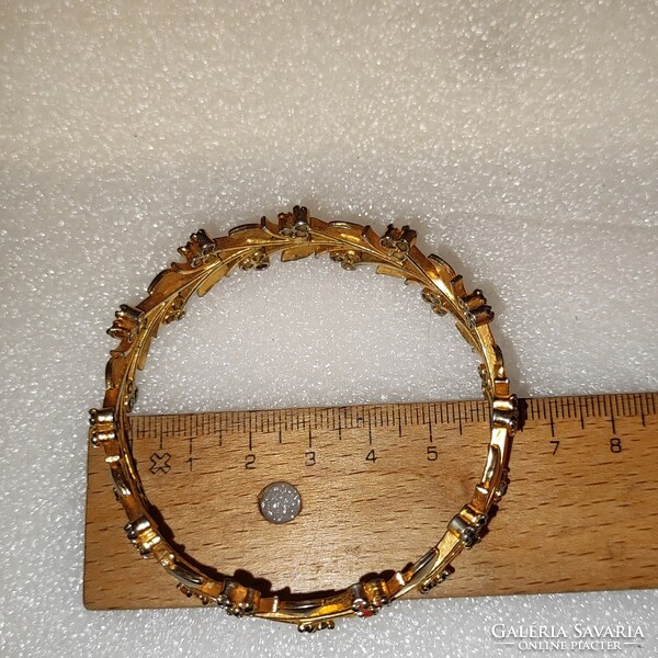 Used pearl bracelet in good condition