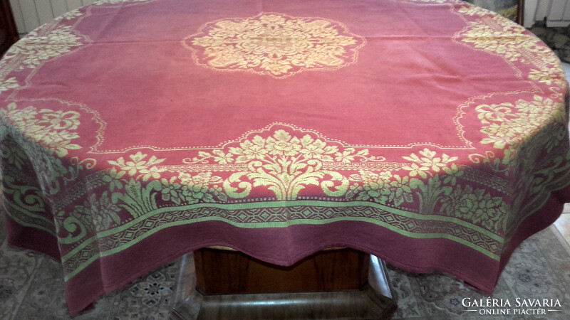Art Nouveau burgundy woven tablecloth - 142 x142 - art&decoration