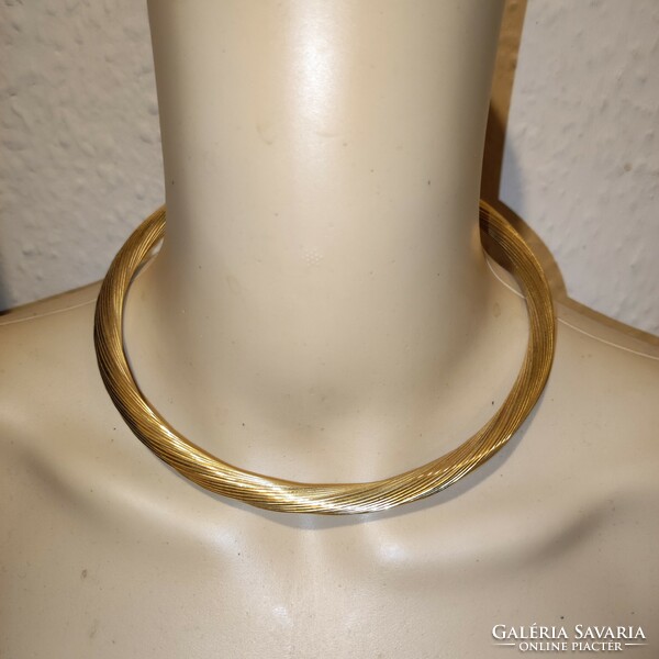 Extravagant gold-plated metal stiff neck pretzel neckband
