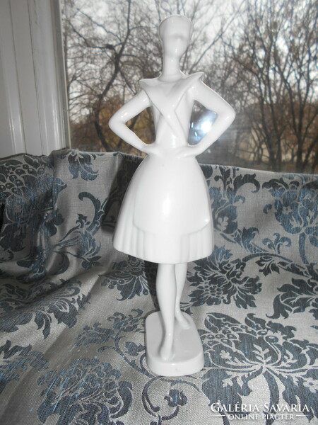 Hollóházi  táncoló lány-fehér porcelán 24 cm-HIBÁTLAN fehéráru