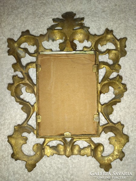 Heavy copper picture frame with a beautiful flower pattern 22 x 16 cm