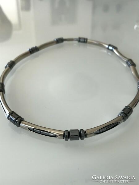 Hematite necklace with stainless steel inserts, 46 cm long