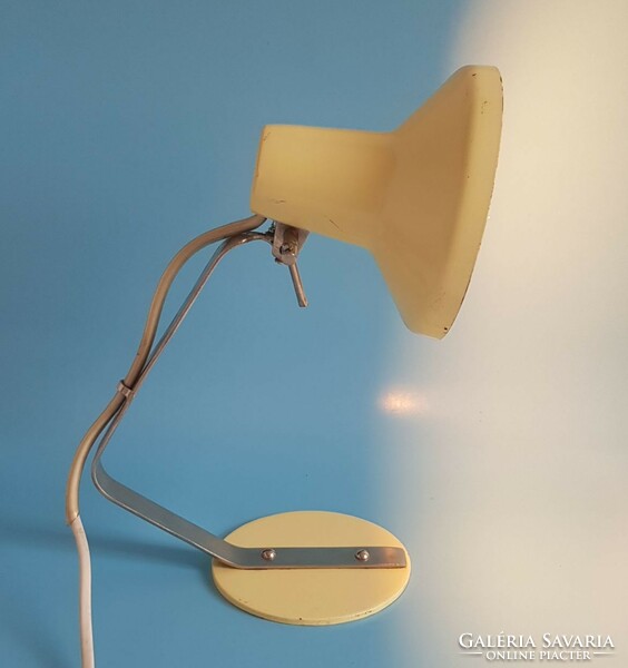 Retró Különleges formavilágú fém asztali lámpa
