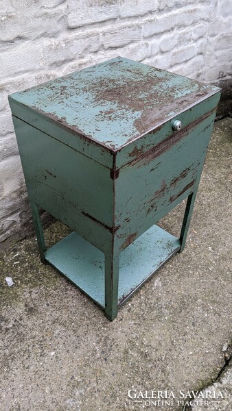 Industrial workshop cabinet