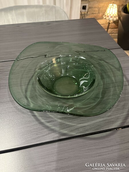 Glass serving