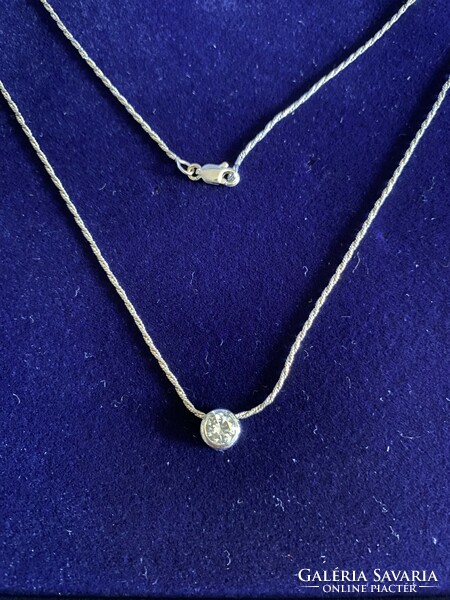 18K white gold necklace, button pendant with brilliant!