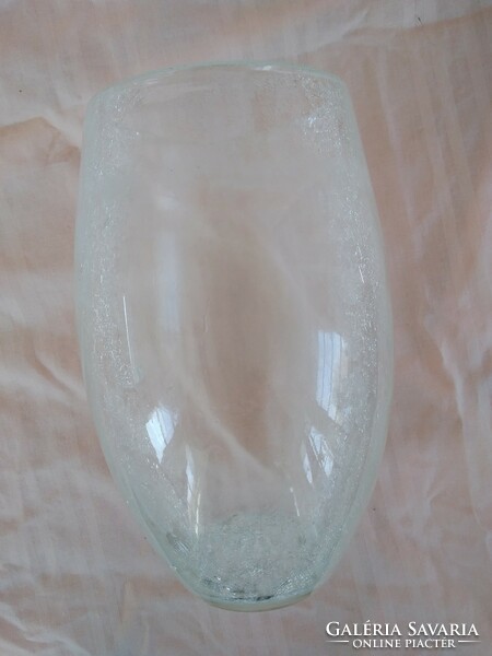 Színtelen karcagi fátyolüveg váza 20 cm magas