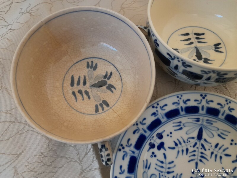 2 Zsolnay cups and a plate are damaged