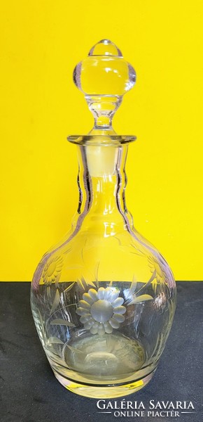 Csiszolt üveg boroskancsó üveg dugóval 8 darab borospohárral