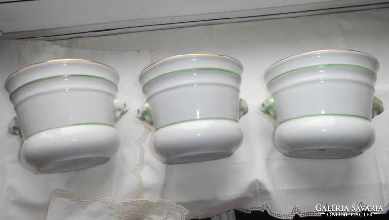 3 porcelain flower vases with lion's head pliers--1300/pc