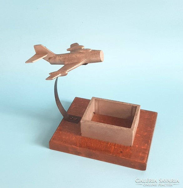 Old mig flying table decoration