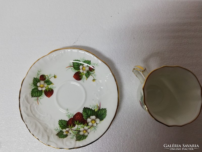 Angol porcelán epres kávés bögre tányér alátéttel