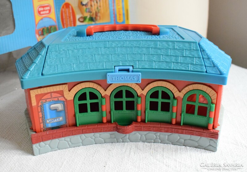 Thomas steam train and friends train toy railway car color Thomas & friends take along engine shed