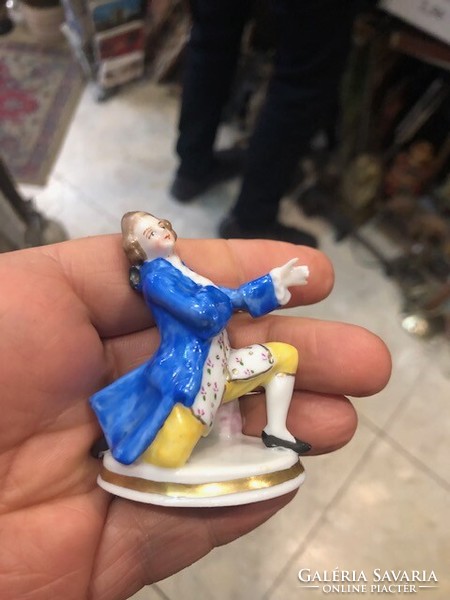 Alt Wien porcelain statue from the 19th century. From the 19th century, 9 cm in size.