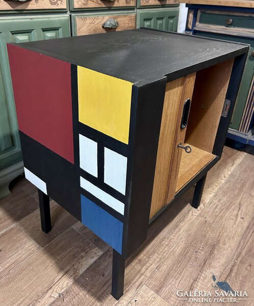 Nightstand with a retro feel, small chest of drawers
