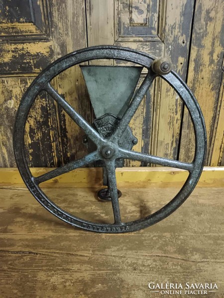 Ideal 2nd large cast iron crop grinder, functional, beautiful piece for sale as decoration, marked