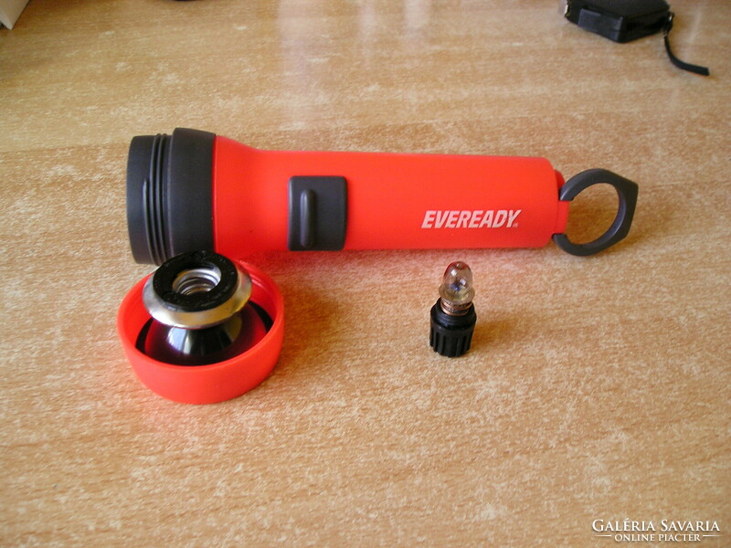 Eveready traditional (incandescent) flashlight - 19 cm.