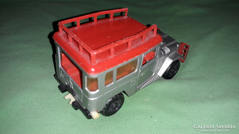 Nagyon szép állapotú TOYOTA LAND CRUISER SAFARI 4X4 CAR 1:43 kitűnő állapotban a képek szerint