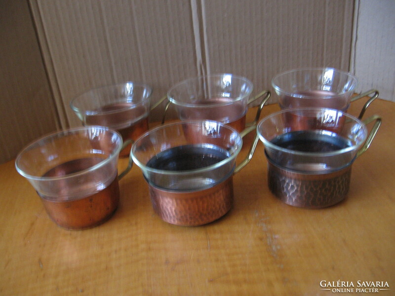 Jénai teás, kávés, forralt boros poharak manó fülű réz tartókban 4+1+1