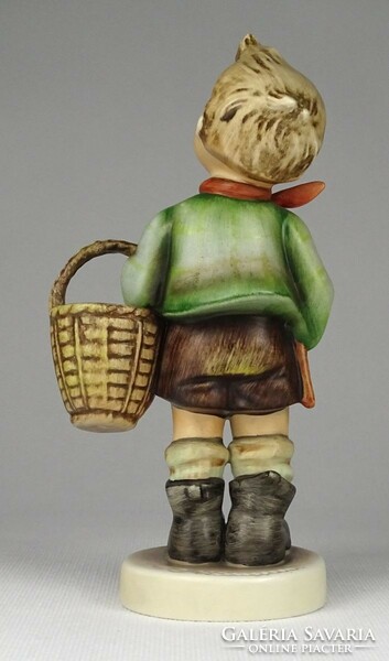 1Q687 Hibátlan Hummel porcelán kosaras fiú figura 17.5 cm