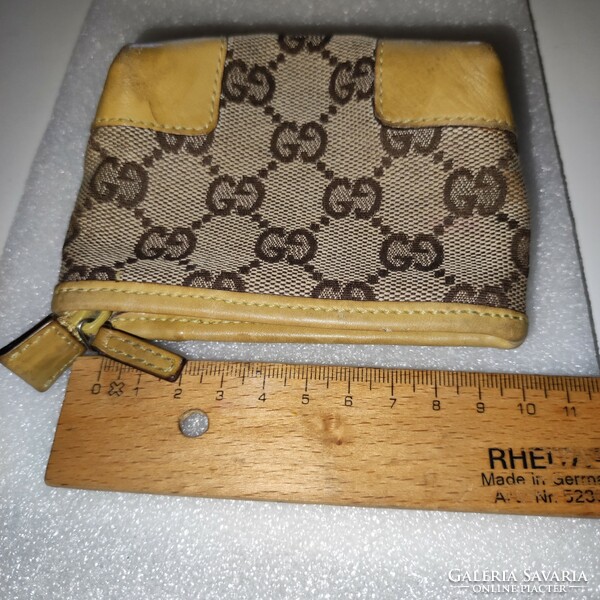 Original monogrammed leather Gucci wallet worth 130,000.-