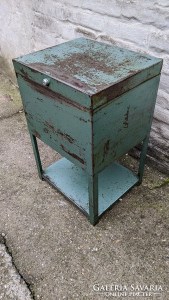 Industrial workshop cabinet