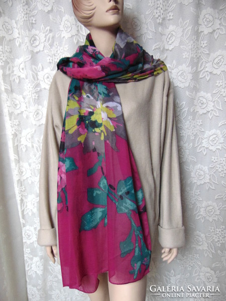 Strikingly beautiful big flowered scarf, shawl, stole