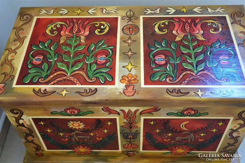 Tulip chest, painted individual tulip chests can be ordered