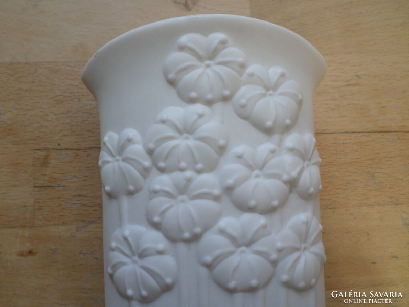 Biszkvit fehér porcelán váza 15 cm