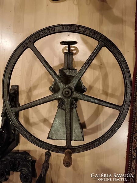Ideal 2nd large cast iron crop grinder, functional, beautiful piece for sale as decoration, marked