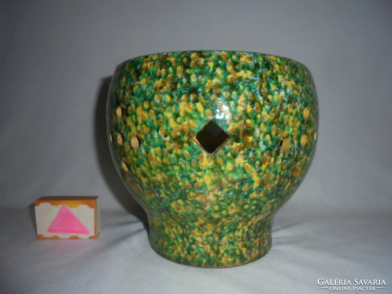 Ceramic pot, flower stand, pot holder