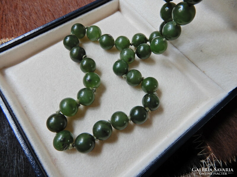 Old genuine jade bead string with silver clasp