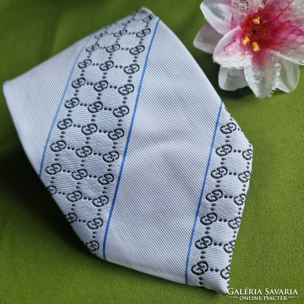 Wedding nyk45 - letter g on an off-white background - silk tie