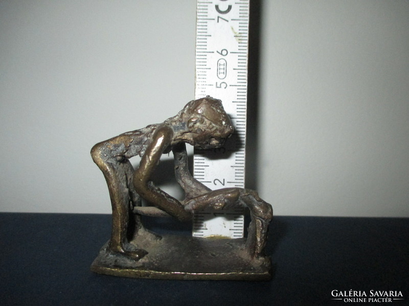 Amorf kis bronz szoborka