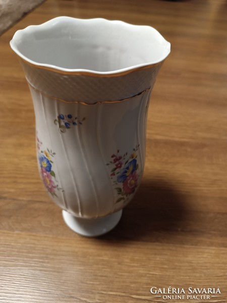 Eladó Hollóházi porcelán váza ( 22 cm )+ ajándék  porcelán doboz. 2db.