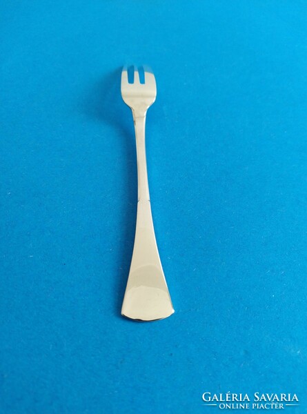 Silver pastry fork with cutting edge in English style