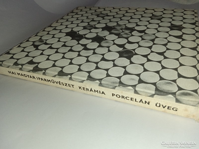 Koczogh Ákos - Mai Magyar Iparművészet: Kerámia, porcelán, üveg