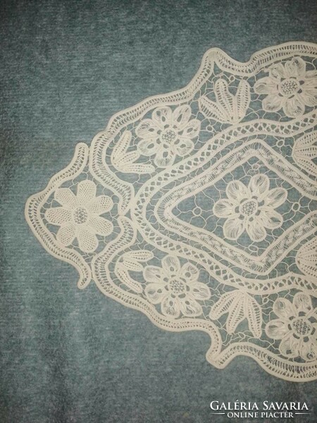 Very nice cream-colored lace tablecloth 51*97 cm (a7)