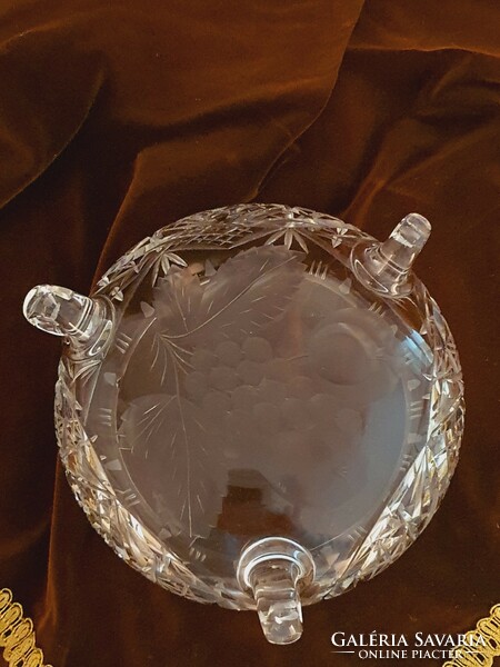 Crystal offering, center of the table, hand-polished at the bottom, unique piece.