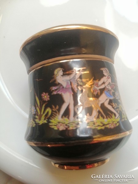 Greek cosmetic jar hunter scene beautiful